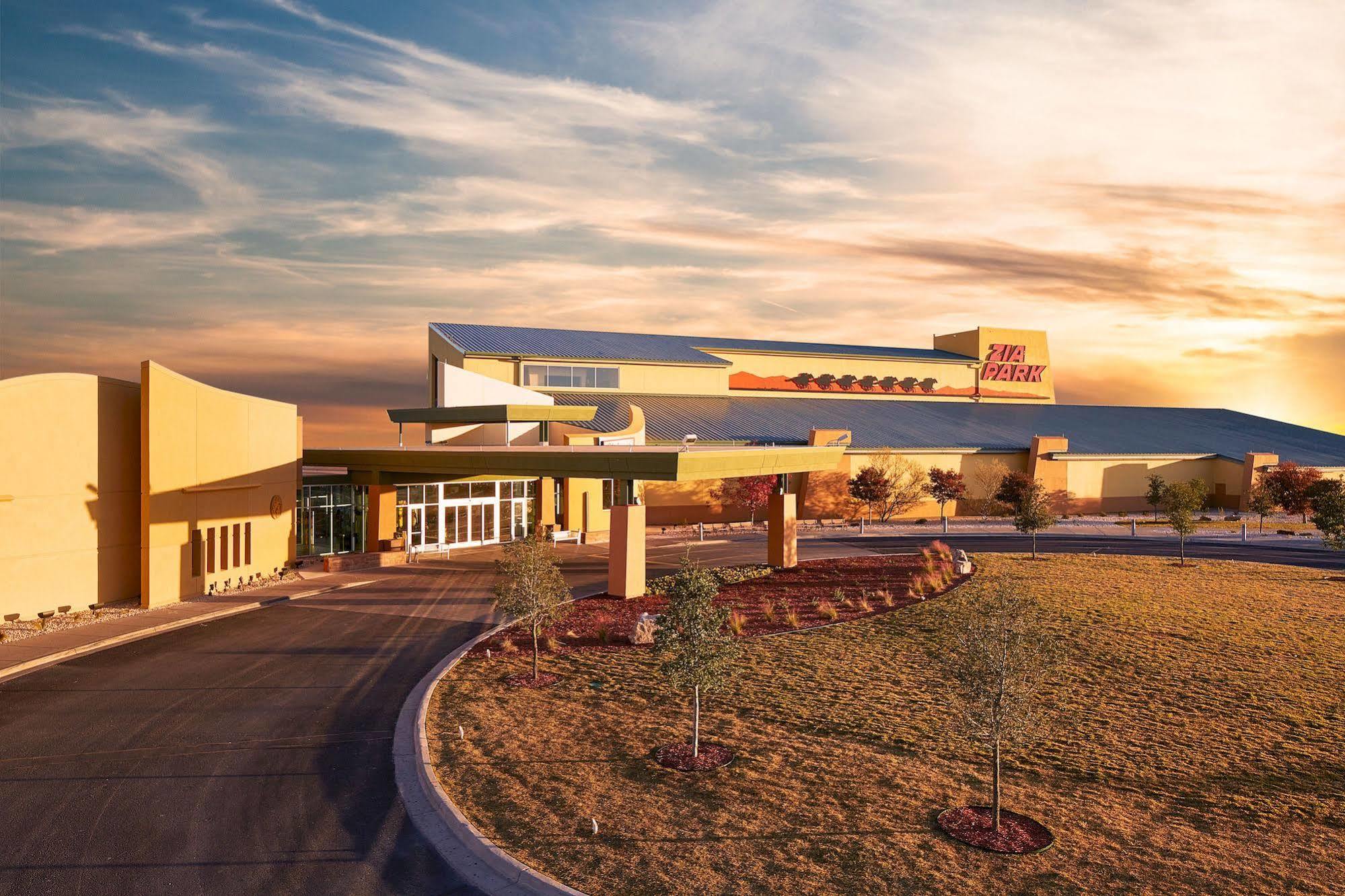 Zia Park Casino, Hotel, & Racetrack Хобс Екстериор снимка