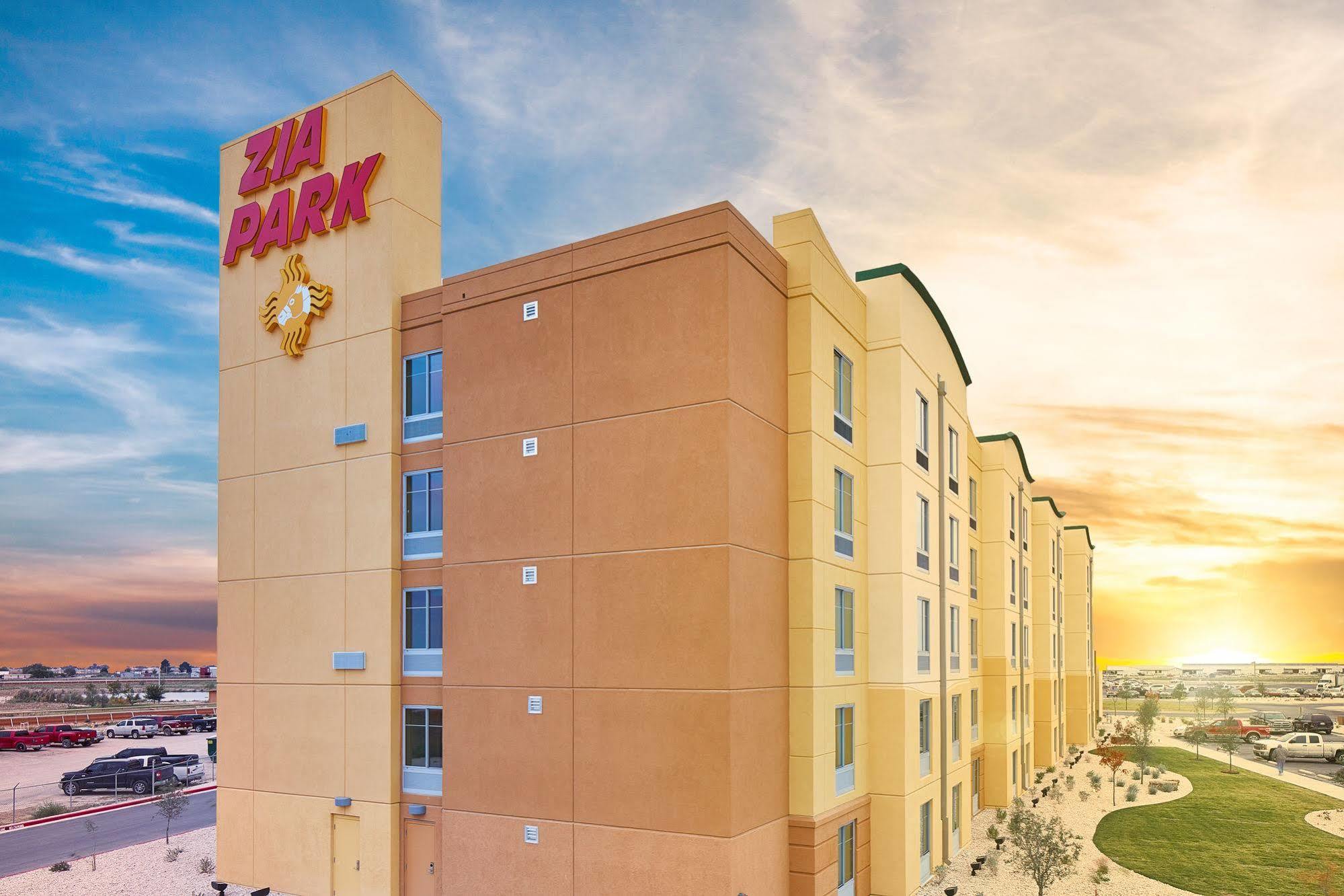 Zia Park Casino, Hotel, & Racetrack Хобс Екстериор снимка